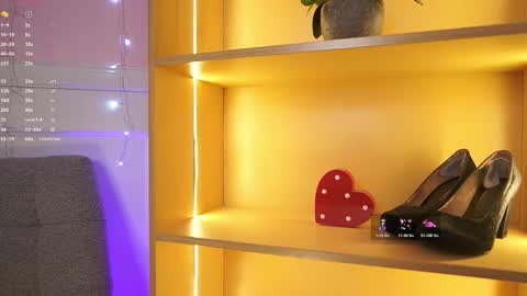 Ana online show from 11/22/25, 12:15