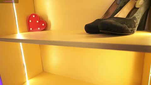 Ana online show from 12/04/25, 11:41