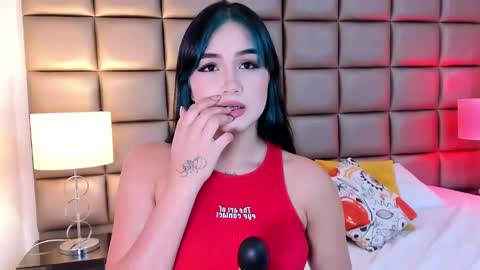 Snapshot of annyhizzle chatting on 12/27/24, 09:22 online show from 12/27/24, 09:22