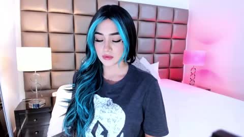 Snapshot of annyhizzle chatting on 02/02/25, 09:34 online show from 02/02/25, 09:34