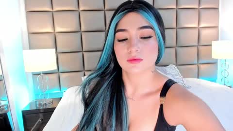 Snapshot of annyhizzle chatting on 02/21/25, 09:22 online show from 02/21/25, 09:22