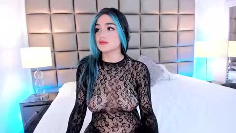 Snapshot of annyhizzle chatting on 03/01/25, 01:00 online show from 03/01/25, 01:00