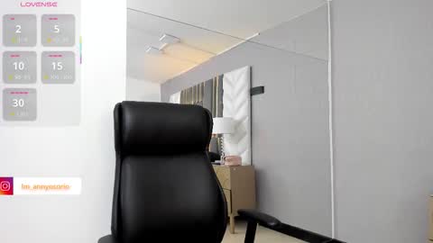 Anny online show from 11/10/25, 08:19