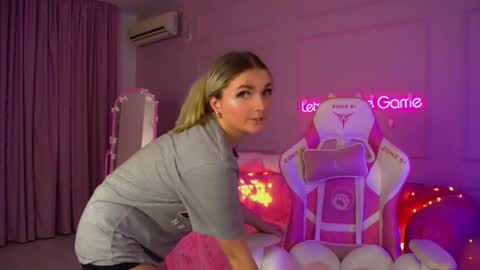 annyraii online show from 12/20/25, 06:48