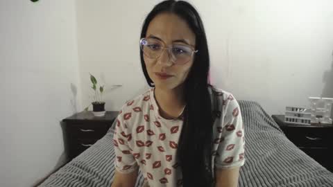 Snapshot of annyroberts_89 chatting on 12/13/24, 12:09 Anny online show from 12/13/24, 12:09