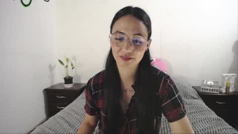 Snapshot of annyroberts_89 chatting on 01/07/25, 11:24 Anny online show from 01/07/25, 11:24