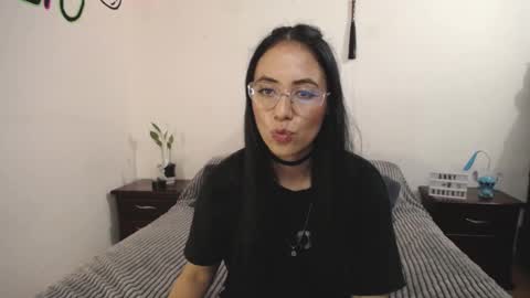 Snapshot of annyroberts_89 chatting on 02/13/25, 12:24 Anny online show from 02/13/25, 12:24