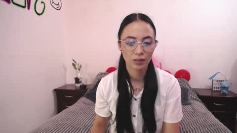 Snapshot of annyroberts_89 chatting on 02/16/25, 10:43 Anny online show from 02/16/25, 10:43