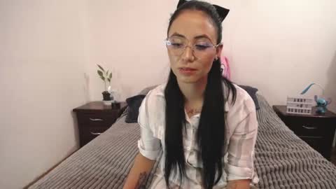 Snapshot of annyroberts_89 chatting on 02/22/25, 11:24 Anny online show from 02/22/25, 11:24