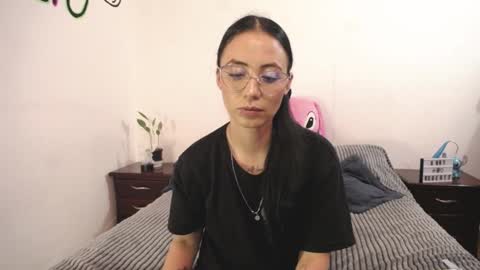 Snapshot of annyroberts_89 chatting on 03/07/25, 12:04 Anny online show from 03/07/25, 12:04