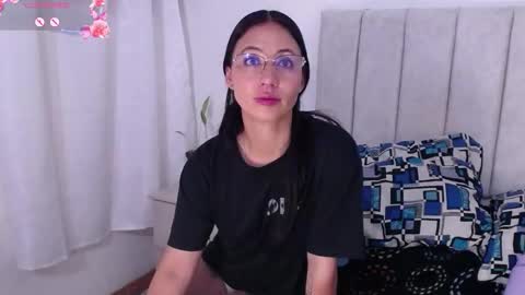 Snapshot of annyroberts_89 chatting on 10/14/25, 11:33 Anny online show from 10/14/25, 11:33