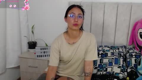 Snapshot of annyroberts_89 chatting on 10/18/25, 11:11 Anny online show from 10/18/25, 11:11