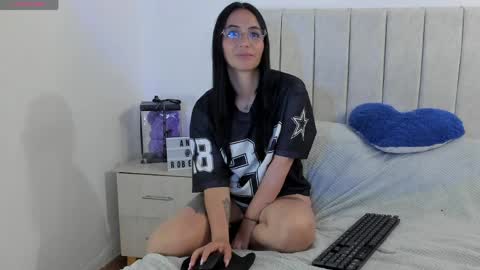Snapshot of annyroberts_89 chatting on 04/28/26, 05:18 Anny online show from 04/28/26, 05:18