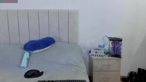 Snapshot of annyroberts_89 chatting on 05/13/26, 05:54 Anny online show from 05/13/26, 05:54