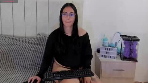 Snapshot of annyroberts_89 chatting on 05/15/26, 07:54 Anny online show from 05/15/26, 07:54