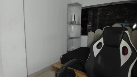 Anny online show from 01/13/26, 08:36