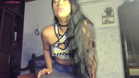 Snapshot of annyrouse222 chatting on 10/23/25, 01:32 dani online show from 10/23/25, 01:32