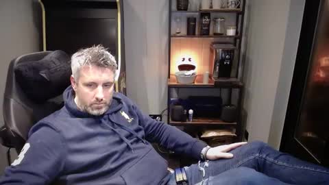 Snapshot of anonymousblokeuk chatting on 12/22/24, 08:25 anonymousblokeuk online show from 12/22/24, 08:25