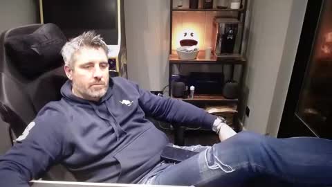 Snapshot of anonymousblokeuk chatting on 12/22/24, 11:31 anonymousblokeuk online show from 12/22/24, 11:31