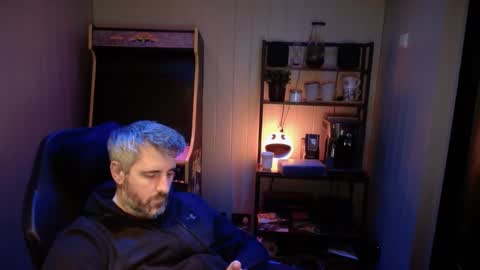 Snapshot of anonymousblokeuk chatting on 02/20/25, 12:19 anonymousblokeuk online show from 02/20/25, 12:19