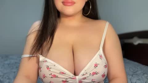 Snapshot of anora_sunny chatting on 10/10/25, 04:06 Any online show from 10/10/25, 04:06