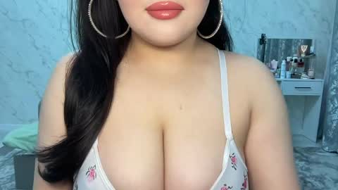 Snapshot of anora_sunny chatting on 04/19/26, 04:39 Any online show from 04/19/26, 04:39