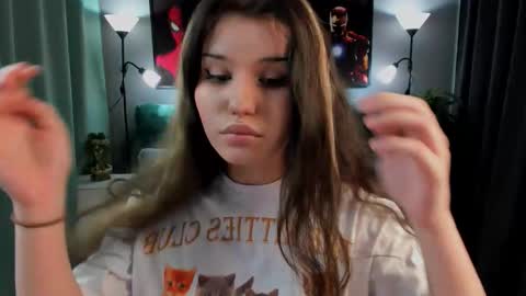 Snapshot of anoradark chatting on 11/21/25, 12:43 Anora online show from 11/21/25, 12:43