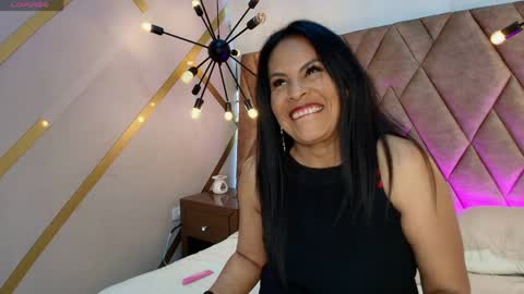 Snapshot of anthonelaa__ chatting on 05/08/26, 08:58 Anthonelaa online show from 05/08/26, 08:58
