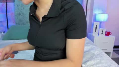 anthonelaDuque online show from 10/10/25, 11:53