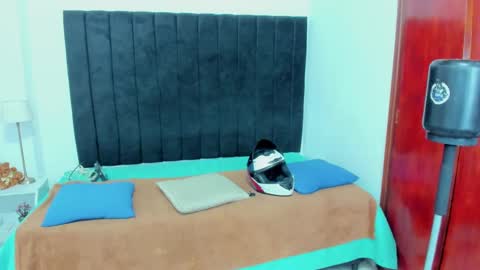 Snapshot of anthoy_wayans chatting on 02/27/25, 12:32       online show from 02/27/25, 12:32