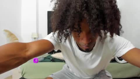 Snapshot of anthoy_wayans chatting on 03/01/25, 12:39       online show from 03/01/25, 12:39