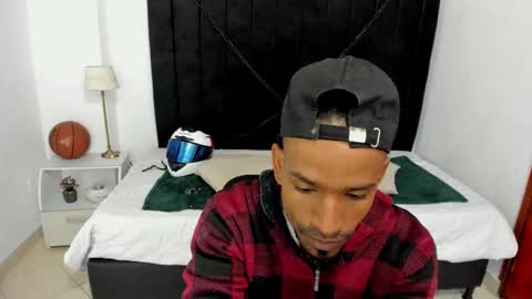 Snapshot of anthoy_wayans chatting on 10/15/25, 12:11       online show from 10/15/25, 12:11