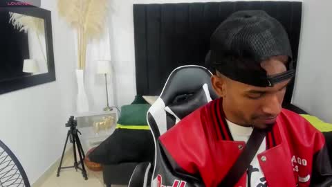       online show from 12/18/25, 12:17