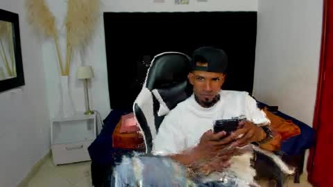 Snapshot of anthoy_wayans chatting on 05/23/26, 01:33 online show from 05/23/26, 01:33