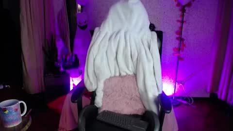 Snapshot of antia_x chatting on 10/27/25, 09:08 antia_x online show from 10/27/25, 09:08