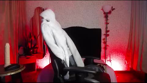 Snapshot of antia_x chatting on 12/04/25, 10:07 antia_x online show from 12/04/25, 10:07