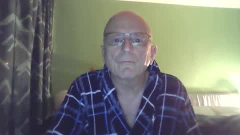 Snapshot of antmatt2025 chatting on 10/19/25, 04:57 antmatt2025 online show from 10/19/25, 04:57