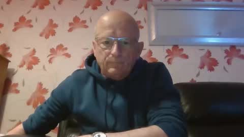 Snapshot of antmatt2025 chatting on 11/21/25, 02:16 antmatt2025 online show from 11/21/25, 02:16