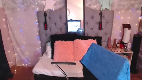 Snapshot of antolyh_c chatting on 12/15/25, 01:04 antolyh_c online show from 12/15/25, 01:04