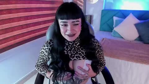 Snapshot of antonela_vargas chatting on 04/23/26, 12:15 Anto online show from 04/23/26, 12:15