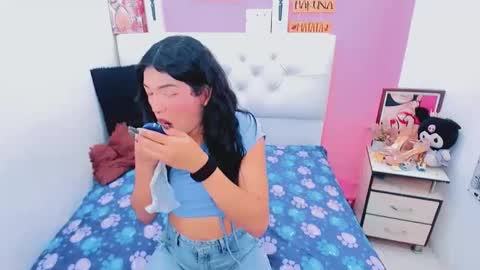 antonela_xx3 online show from 04/07/26, 11:04