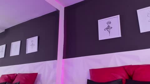 Snapshot of antonelaa_arianna chatting on 01/21/25, 11:02 Antonelaa online show from 01/21/25, 11:02