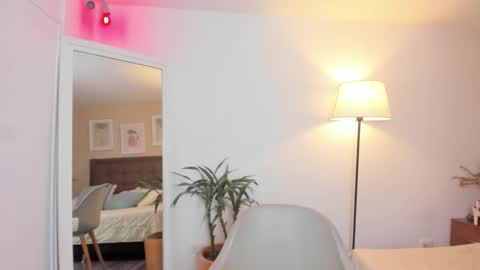 Snapshot of antonella_barone chatting on 11/18/25, 02:10 Antonella online show from 11/18/25, 02:10