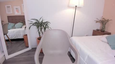 Snapshot of antonella_barone chatting on 11/25/25, 02:06 Antonella online show from 11/25/25, 02:06