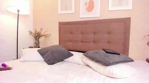 Snapshot of antonella_barone chatting on 12/15/25, 02:32 Antonella online show from 12/15/25, 02:32