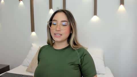 A N T O N E L L A  online show from 01/31/25, 06:14