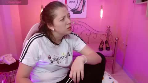 Snapshot of antonella_delgado chatting on 02/26/26, 02:54 antonella_delgado online show from 02/26/26, 02:54