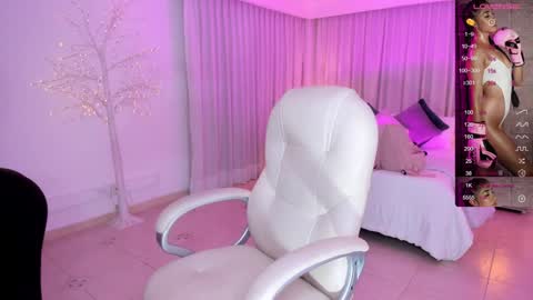Snapshot of antonella_grayy chatting on 01/23/25, 10:54 Antonella Grayy online show from 01/23/25, 10:54