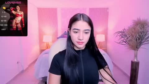 Snapshot of antonella_grayy chatting on 10/14/25, 11:00 Antonella Grayy online show from 10/14/25, 11:00