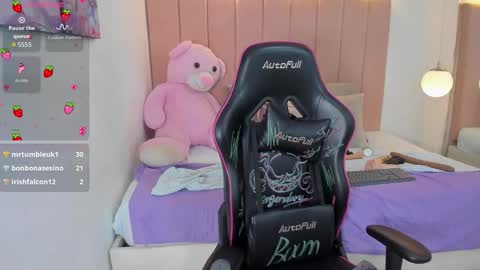 Snapshot of antonella_moon7 chatting on 03/02/26, 07:15 Antonella Moon 7 online show from 03/02/26, 07:15